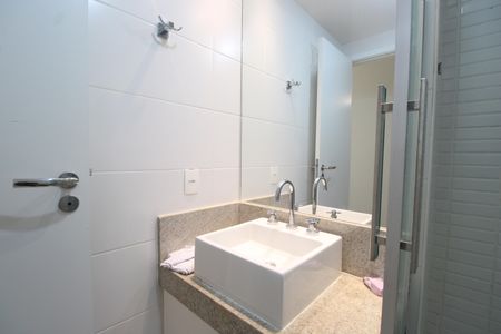 Apartamento à venda com 101m², 3 quartos e 2 vagasBanheiro da suíte