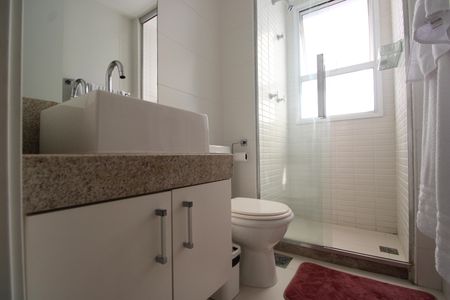 Apartamento à venda com 101m², 3 quartos e 2 vagasBanheiro social