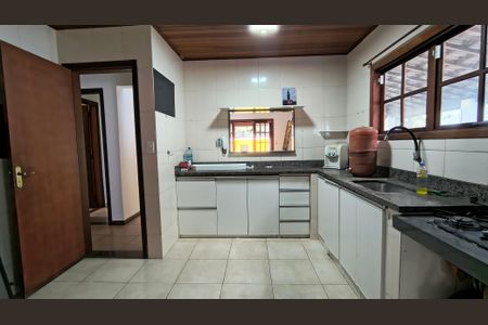 Casa para alugar com 300m², 2 quartos e 3 vagasCozinha 