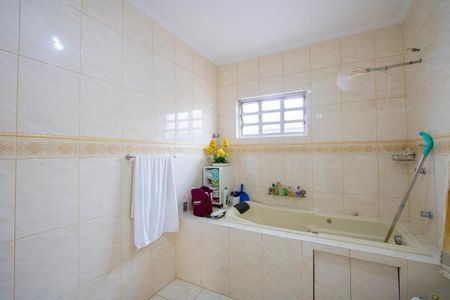 Casa à venda com 148m², 3 quartos e 3 vagas Casa à venda com 148m², 3 quartos e 3 vagasBanheiro social