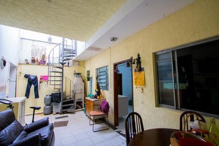 Casa à venda com 148m², 3 quartos e 3 vagas Casa à venda com 148m², 3 quartos e 3 vagasÁrea externa