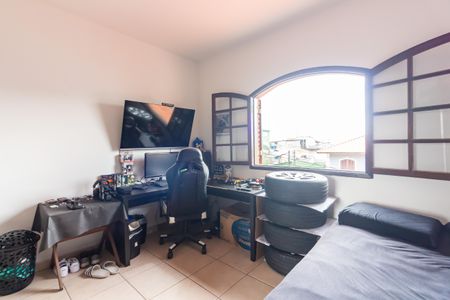 Casa à venda com 232m², 4 quartos e 2 vagasQuarto 4