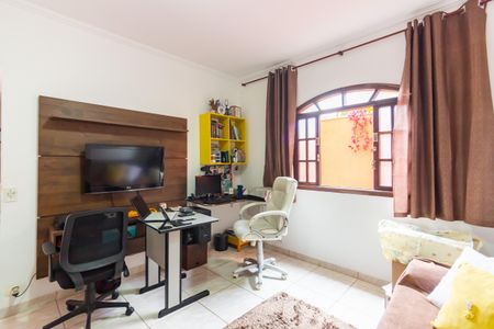 Casa à venda com 232m², 4 quartos e 2 vagasEscritório