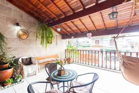 Varanda  de casa à venda com 4 quartos, 232m² em Santo Antônio, Osasco