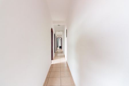 Casa à venda com 232m², 4 quartos e 2 vagasCorredor