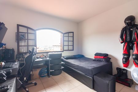 Casa à venda com 232m², 4 quartos e 2 vagasQuarto 4