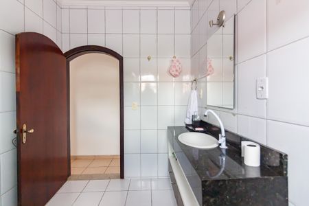 Casa à venda com 232m², 4 quartos e 2 vagasBanheiro