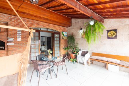 Varanda  de casa à venda com 4 quartos, 232m² em Santo Antônio, Osasco