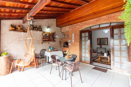 Casa à venda com 232m², 4 quartos e 2 vagasVaranda 