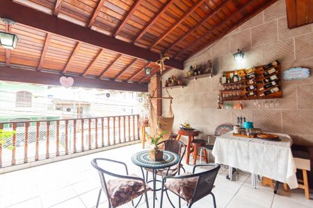 Casa à venda com 232m², 4 quartos e 2 vagasVaranda 