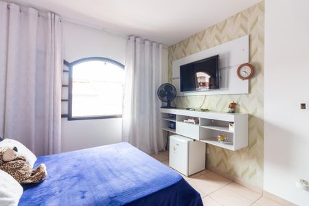 Casa à venda com 232m², 4 quartos e 2 vagasSuíte 