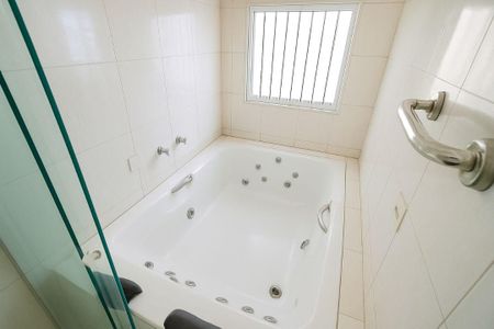 Casa à venda com 150m², 3 quartos e 1 vaga Casa à venda com 150m², 3 quartos e 1 vagaBanheiro