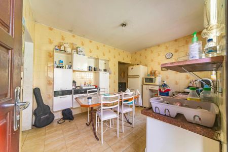 Casa à venda com 120m², 2 quartos e 2 vagas Casa à venda com 120m², 2 quartos e 2 vagasCozinha da Casa Fundos