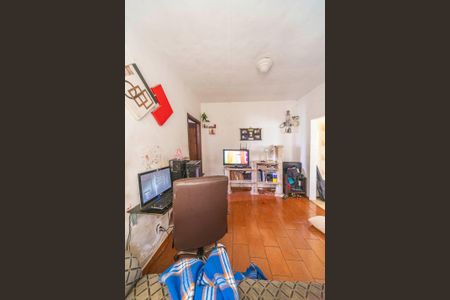 Casa à venda com 120m², 2 quartos e 2 vagas Casa à venda com 120m², 2 quartos e 2 vagasSala da Casa dos Fundos