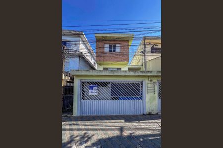 Casa à venda com 120m², 2 quartos e 2 vagas Casa à venda com 120m², 2 quartos e 2 vagasFachada