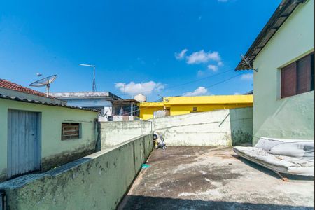 Casa à venda com 120m², 2 quartos e 2 vagas Casa à venda com 120m², 2 quartos e 2 vagasCasa Fundos