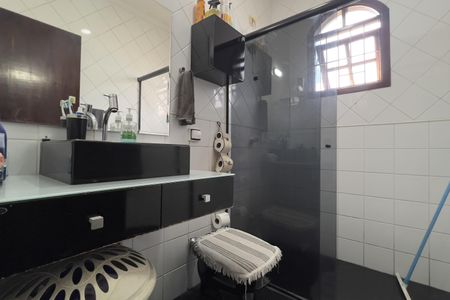 Casa à venda com 156m², 3 quartos e 2 vagas Casa à venda com 156m², 3 quartos e 2 vagasBanheiro