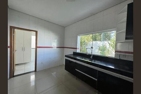 Casa de Condomínio para alugar com 4 quartos, 365m² em Dos Ipês, Vespasiano