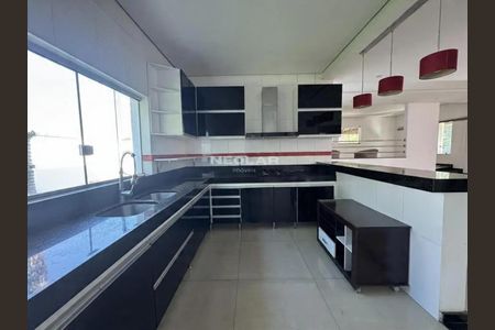 Casa de Condomínio para alugar com 4 quartos, 365m² em Dos Ipês, Vespasiano