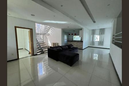 Casa de Condomínio para alugar com 4 quartos, 365m² em Dos Ipês, Vespasiano