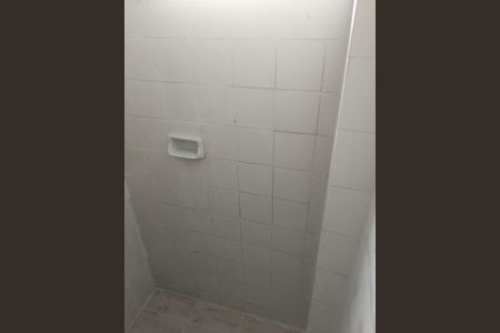 Banheiro de apartamento para alugar com 2 quartos, 38m² em Campo Grande, Rio de Janeiro