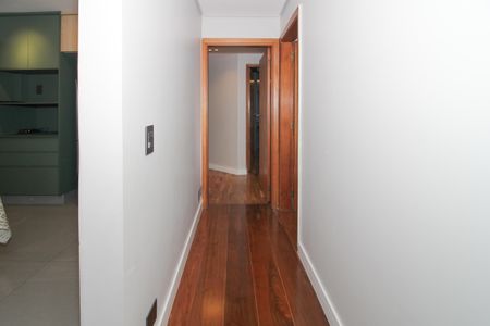 Apartamento para alugar com 172m², 4 quartos e 3 vagas Apartamento para alugar com 172m², 4 quartos e 3 vagasCorredor