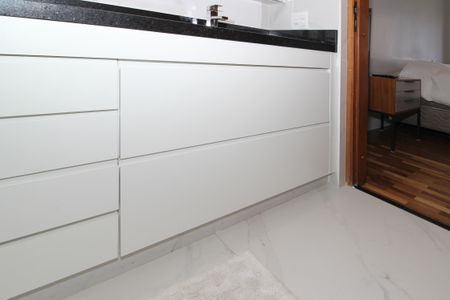 Apartamento para alugar com 172m², 4 quartos e 3 vagas Apartamento para alugar com 172m², 4 quartos e 3 vagasBanheiro da Suíte 1