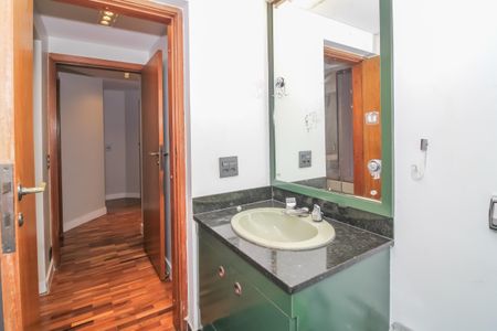 Apartamento para alugar com 172m², 4 quartos e 3 vagas Apartamento para alugar com 172m², 4 quartos e 3 vagasBanheiro da Suíte 2