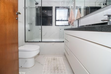 Apartamento para alugar com 172m², 4 quartos e 3 vagas Apartamento para alugar com 172m², 4 quartos e 3 vagasBanheiro da Suíte 1