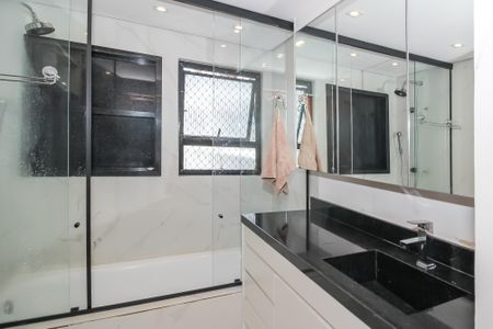 Apartamento para alugar com 172m², 4 quartos e 3 vagas Apartamento para alugar com 172m², 4 quartos e 3 vagasBanheiro da Suíte 1