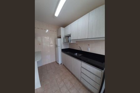 Cozinha  de apartamento para alugar com 1 quarto, 34m² em Santo Antônio, Porto Alegre