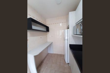 Cozinha  de apartamento para alugar com 1 quarto, 34m² em Santo Antônio, Porto Alegre
