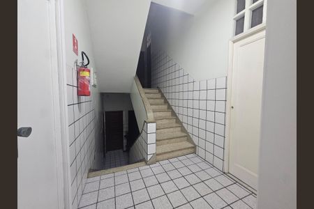 Apartamento para alugar com 90m², 2 quartos e 1 vagaEscada