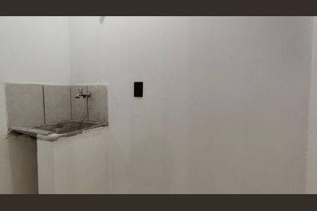 Casa para alugar com 43m², 1 quarto e sem vaga