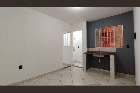 Casa para alugar com 43m², 1 quarto e sem vaga