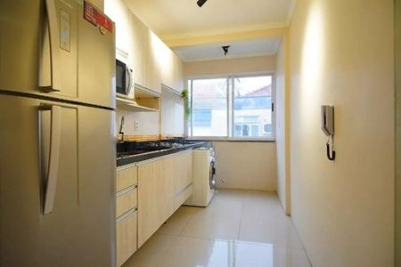 Cozinha  de apartamento para alugar com 1 quarto, 45m² em Vila Ipiranga, Porto Alegre
