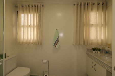 Apartamento à venda com 240m², 3 quartos e 3 vagasBanheiro Social