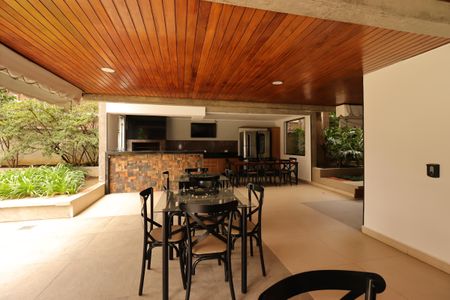 Apartamento à venda com 240m², 3 quartos e 3 vagasÁrea Comum - Churrasqueira