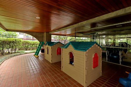 Apartamento à venda com 240m², 3 quartos e 3 vagasÁrea Comum - Playground