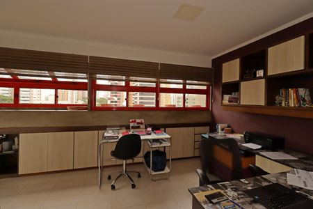 Apartamento à venda com 240m², 3 quartos e 3 vagasEscritório