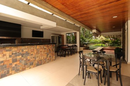 Apartamento à venda com 240m², 3 quartos e 3 vagasÁrea Comum - Churrasqueira