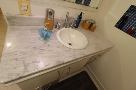 Apartamento à venda com 240m², 3 quartos e 3 vagasBanheiro da Suíte - Pia