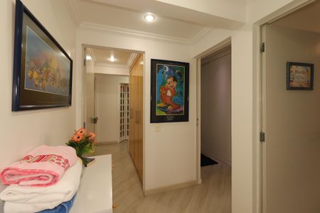 Apartamento à venda com 240m², 3 quartos e 3 vagasCorredor para os quartos