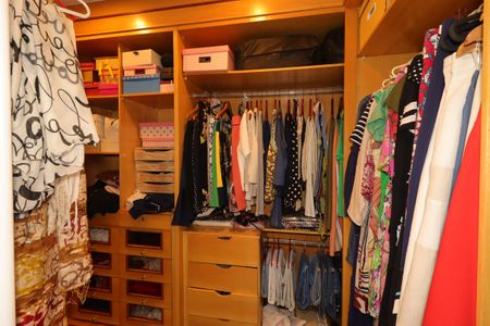 Apartamento à venda com 240m², 3 quartos e 3 vagasSuíte - Closet