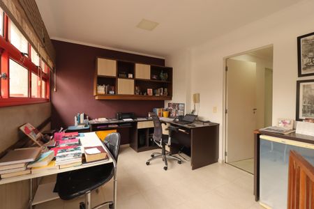 Apartamento à venda com 240m², 3 quartos e 3 vagasEscritório