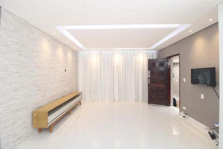 Casa para alugar com 3 quartos, 138m² em Campo Grande, São Paulo