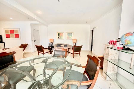 Apartamento à venda com 200m², 3 quartos e 1 vagaSala 