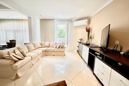 Apartamento à venda com 200m², 3 quartos e 1 vagaSala 