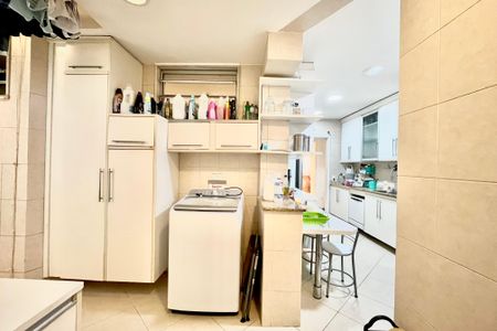 Apartamento à venda com 200m², 3 quartos e 1 vagaÁrea de Serviço