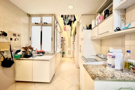 Apartamento à venda com 200m², 3 quartos e 1 vagaÁrea de Serviço